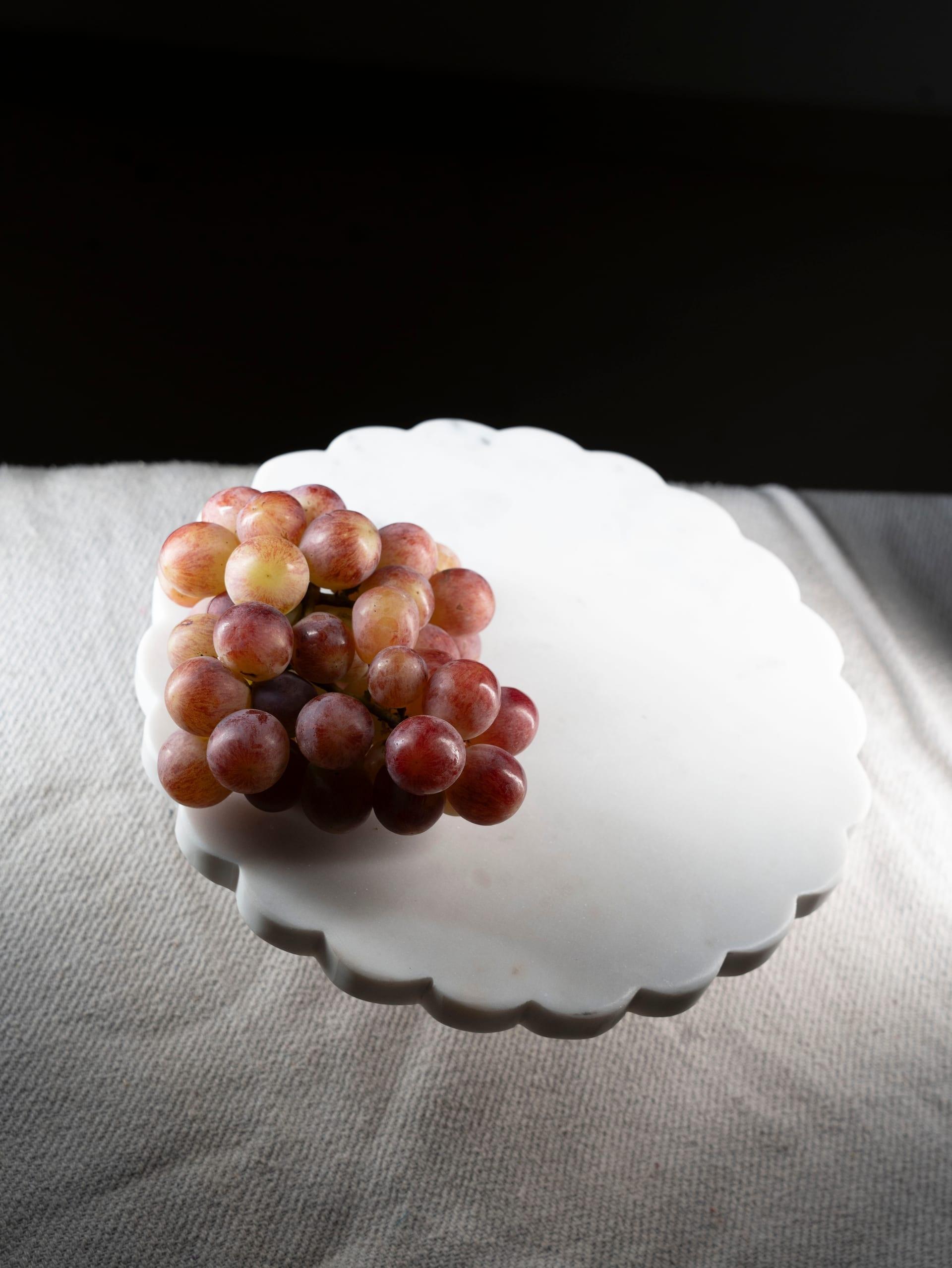 scallop-marble-cake-stand